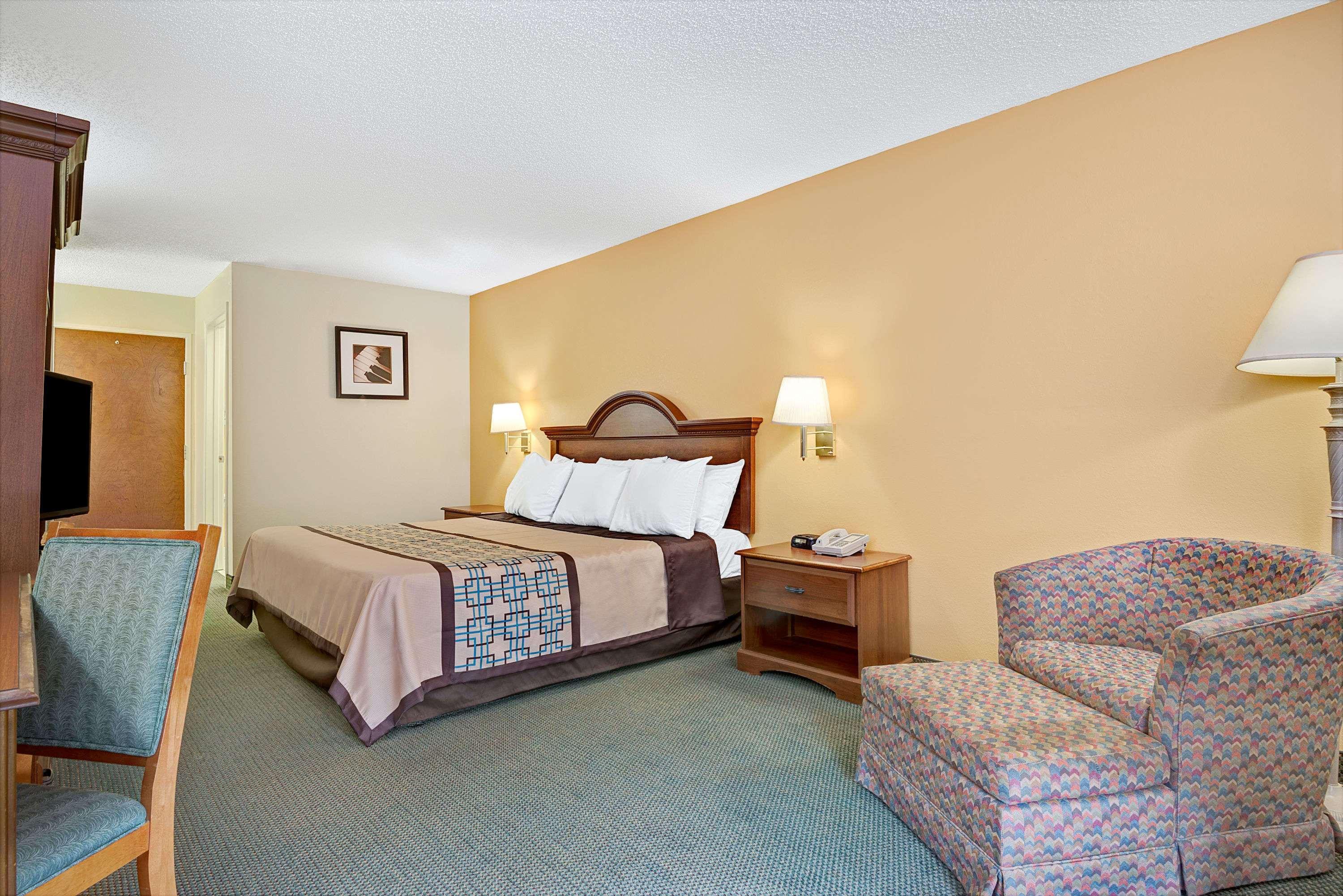 Days Inn By Wyndham Burlington East Haw River Εξωτερικό φωτογραφία