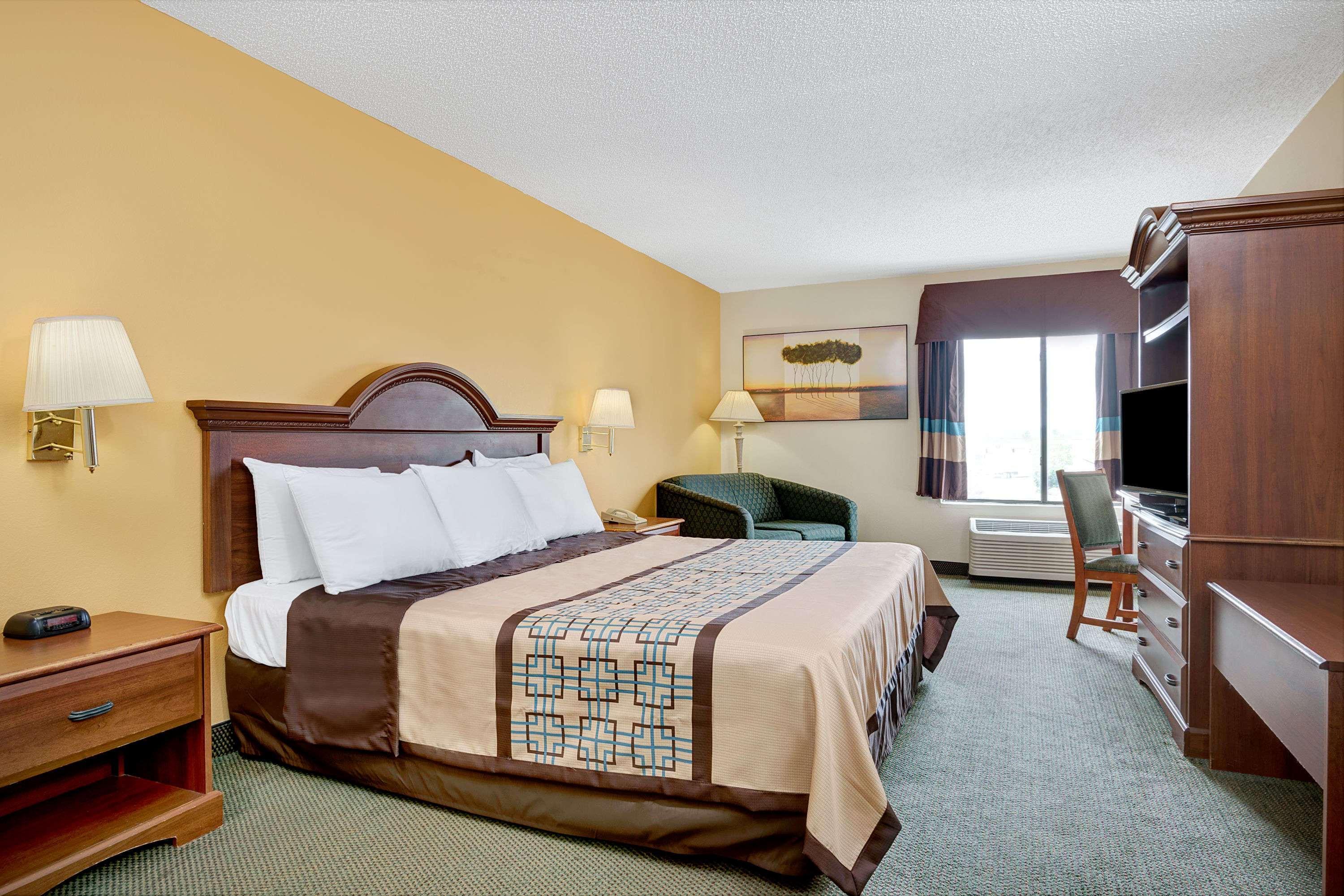 Days Inn By Wyndham Burlington East Haw River Εξωτερικό φωτογραφία