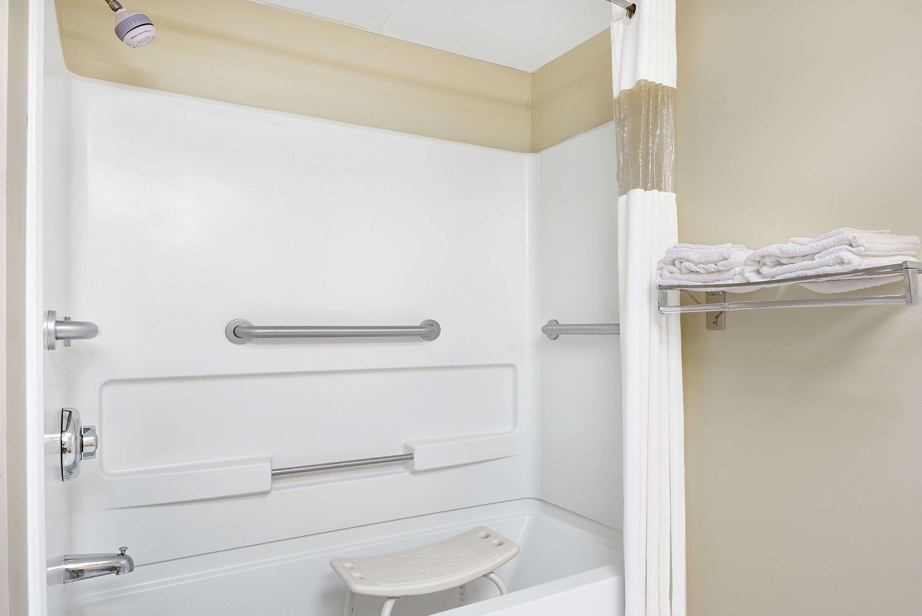 Days Inn By Wyndham Burlington East Haw River Εξωτερικό φωτογραφία