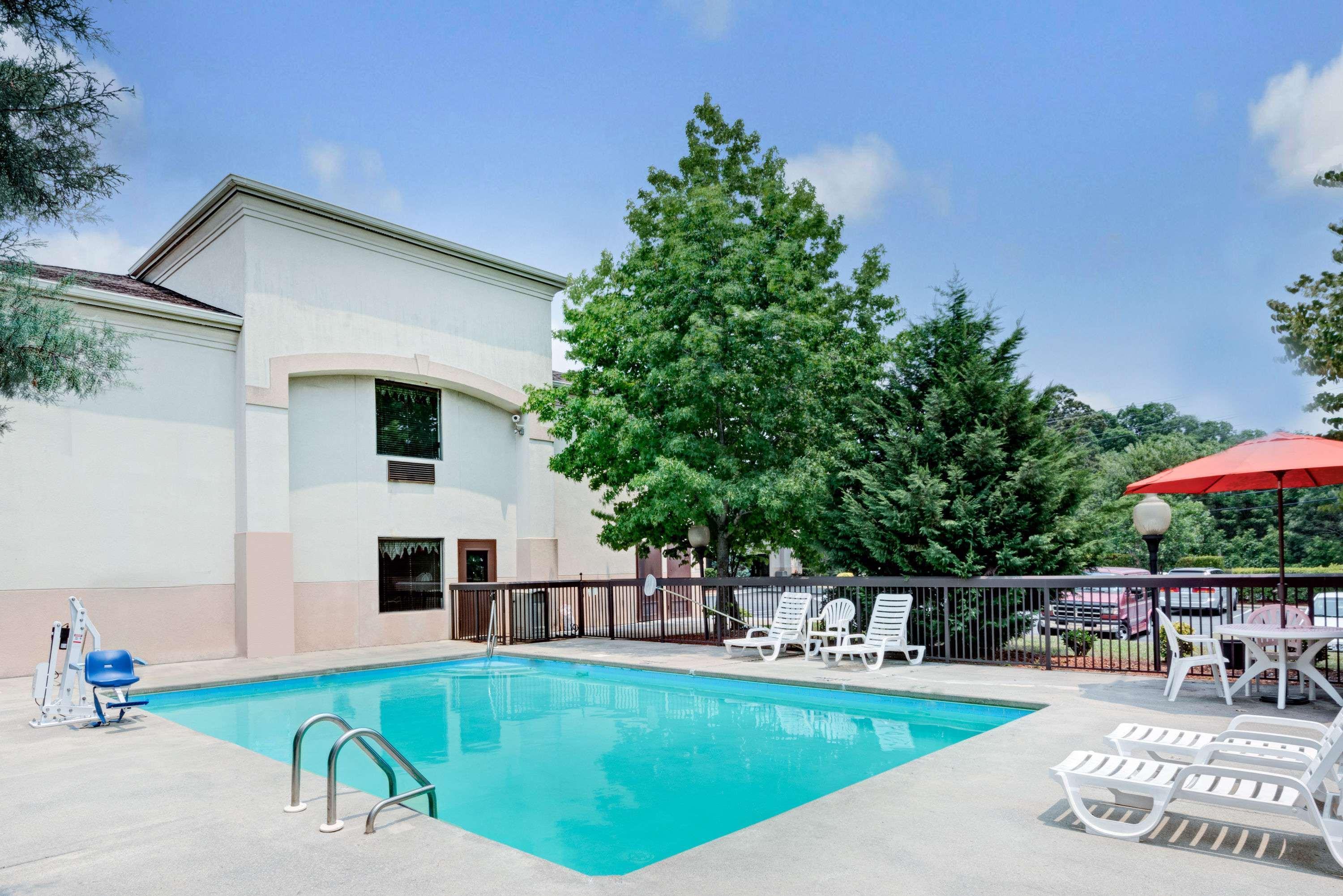 Days Inn By Wyndham Burlington East Haw River Εξωτερικό φωτογραφία
