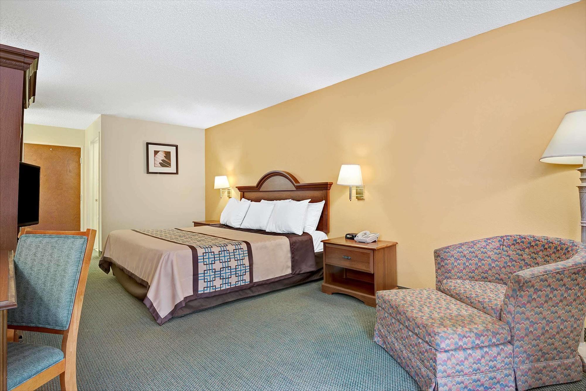 Days Inn By Wyndham Burlington East Haw River Εξωτερικό φωτογραφία