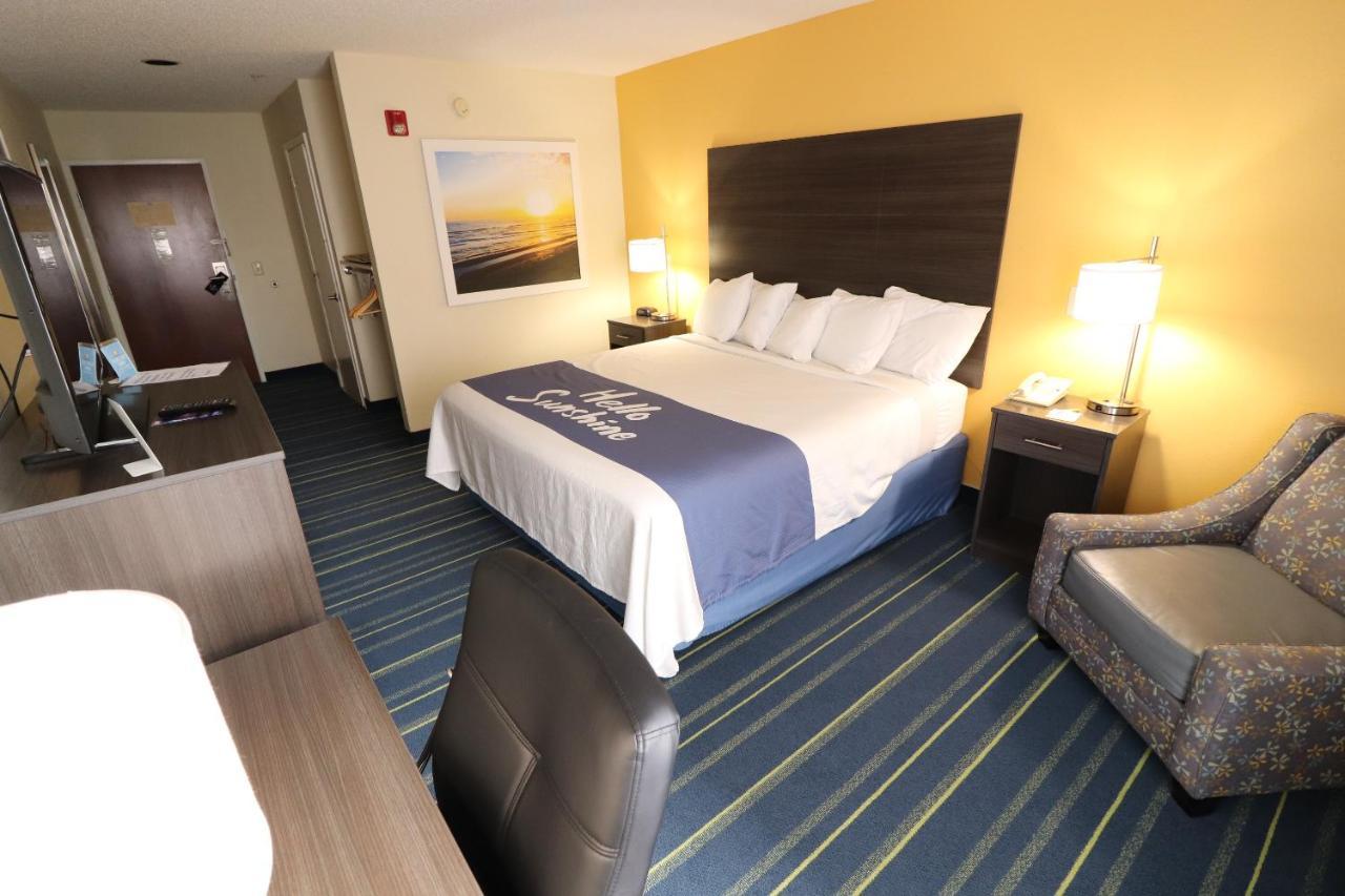 Days Inn By Wyndham Burlington East Haw River Εξωτερικό φωτογραφία